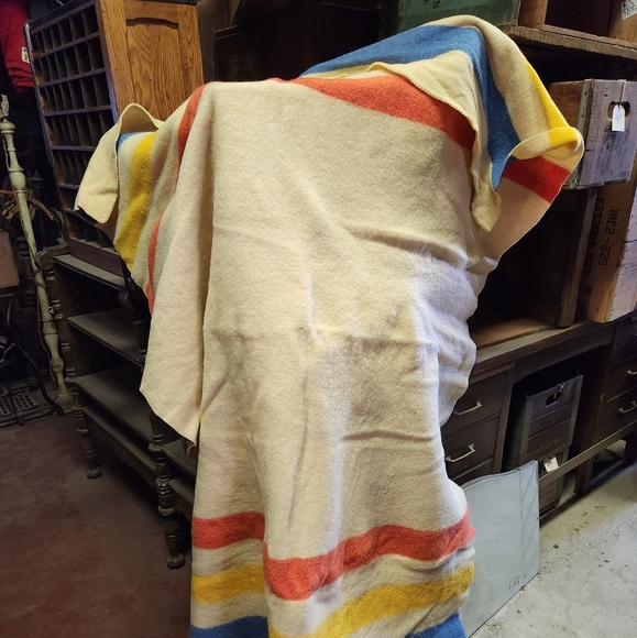 Vintage Orrolaskin Wool Blanket - Picture 6 of 8